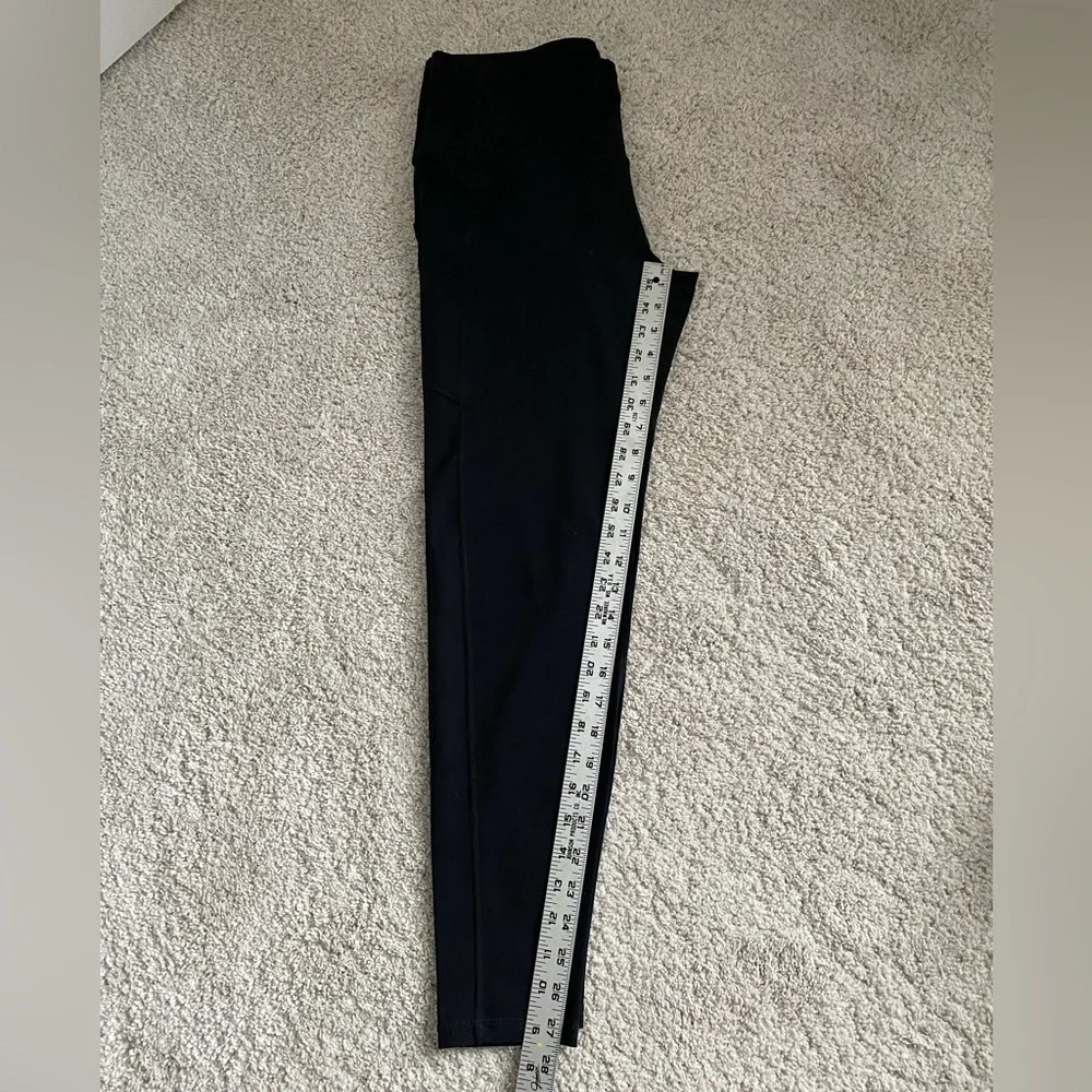 Black High-Waisted Leggings with Side Pockets - Picture 4 of 4